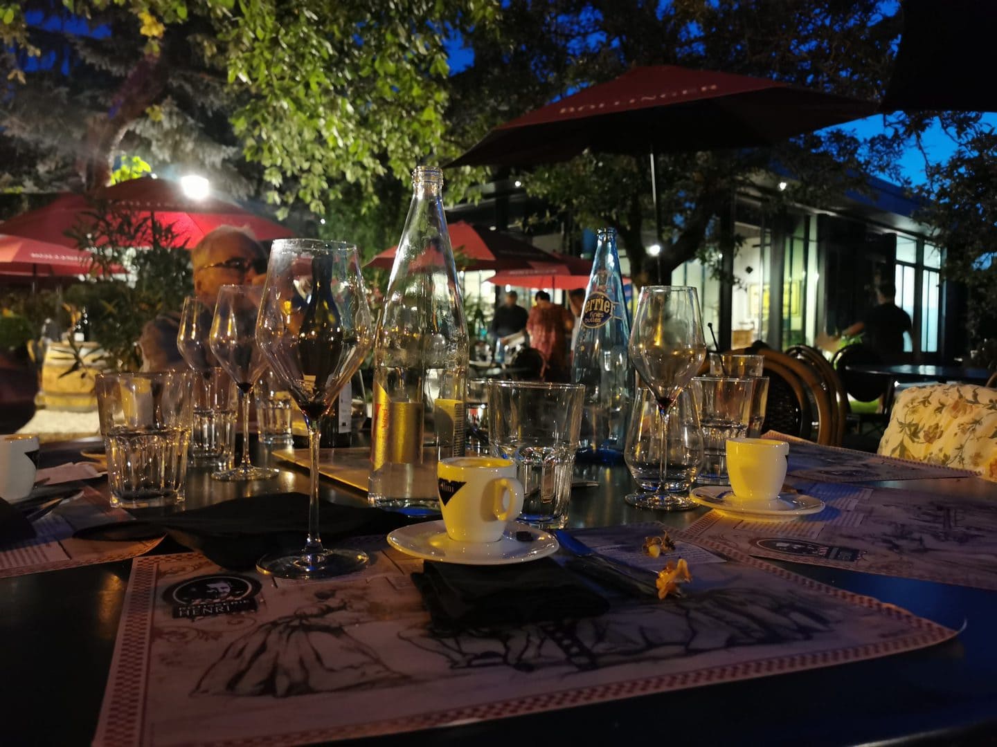 Terrasse de la Rotisserie Henry 4 à Ay Champagne