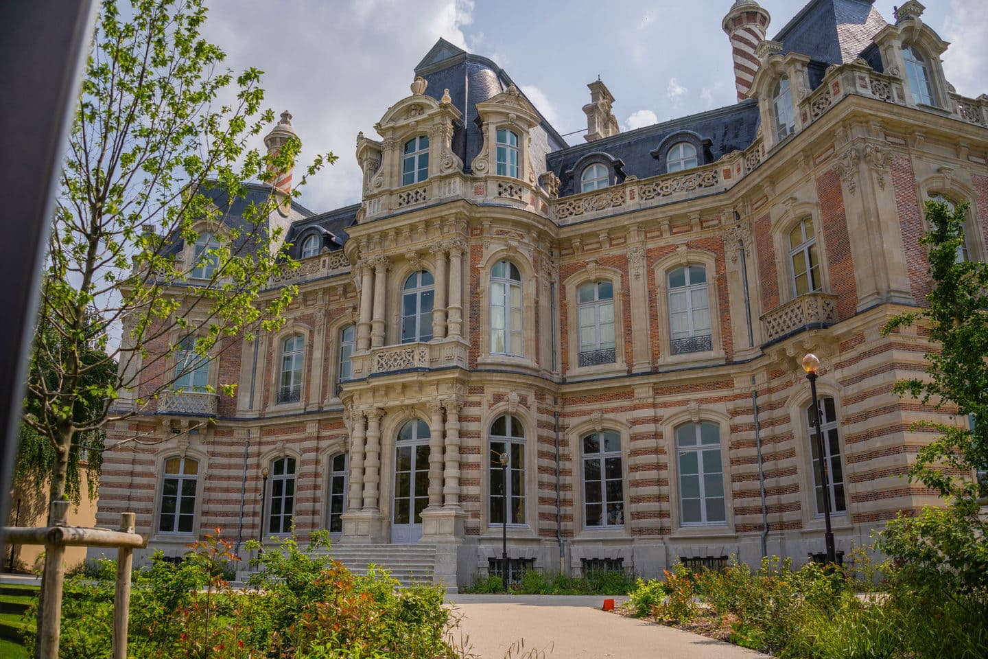 Après les nombreuses année de rénovations, le superbe Château Perrier accueil le nouveau musée d'Epernay sur l'Avenue de Champagne