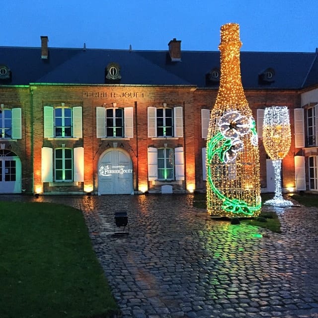 Maison de Champagne Perrier Jouet pendant les Habits de lumière à Epernay