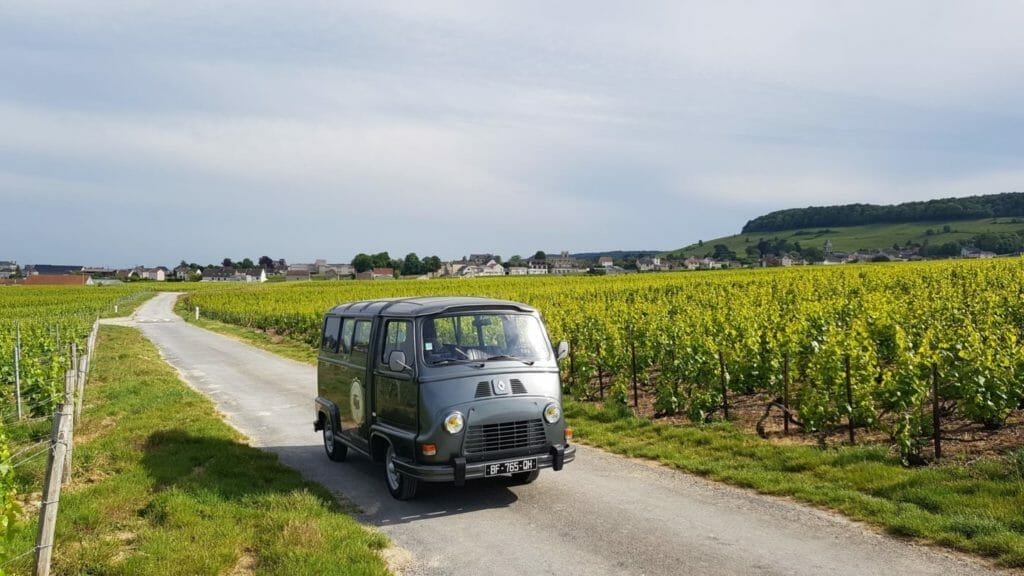 discover the vineyards by renting an eletric bike in epernay