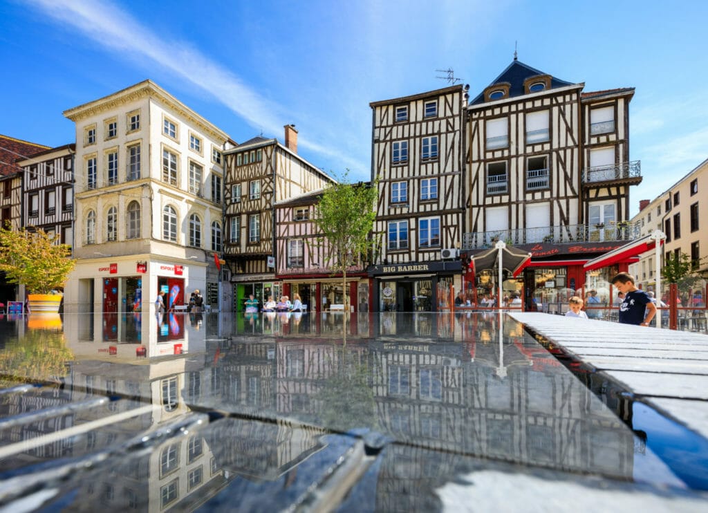 Place de la République Visiter la ville de Châlons en Champagne dans la marne - le centre ville