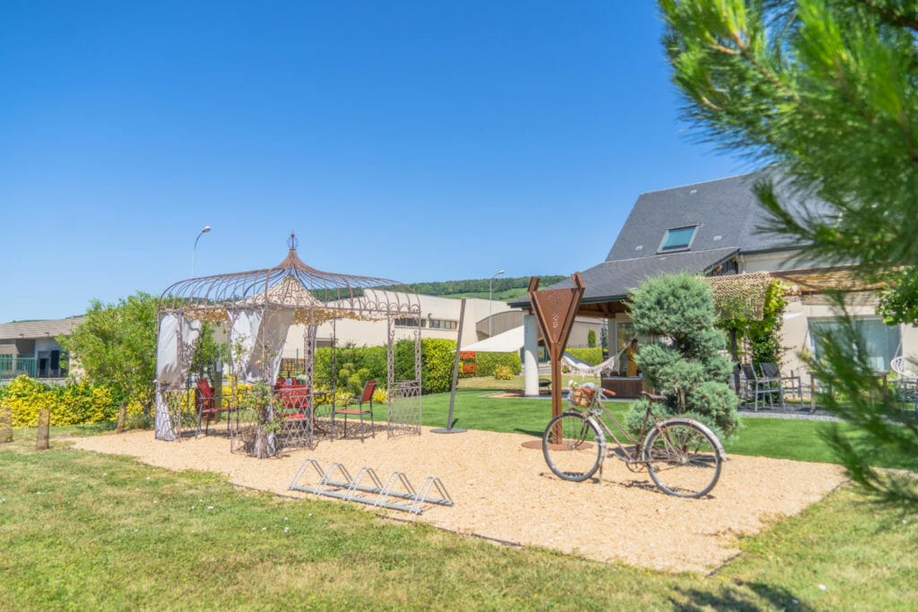 Le Jardin d'Isabelle in Damery in Champagne region
Go to Damery by bike near Epernay