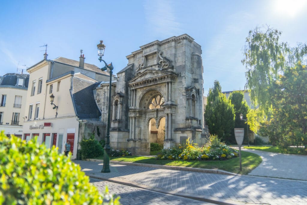 Have a drink in Epernay